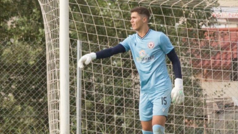 Στα «κυανόλευκα» ο 20χρονος τερματοφύλακας Βαγγέλης Κούτουκας