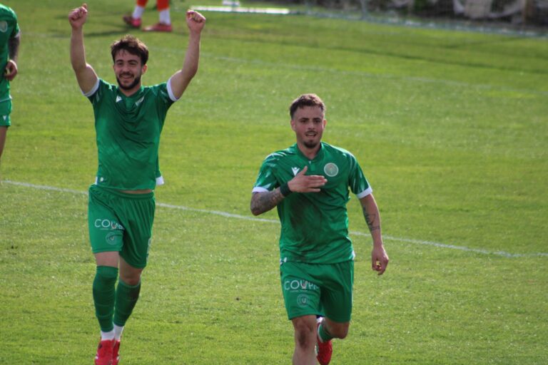 «Έσβησε» τον Ποσειδώνα με εξάρα και αγκαλιάζει την πρωτιά